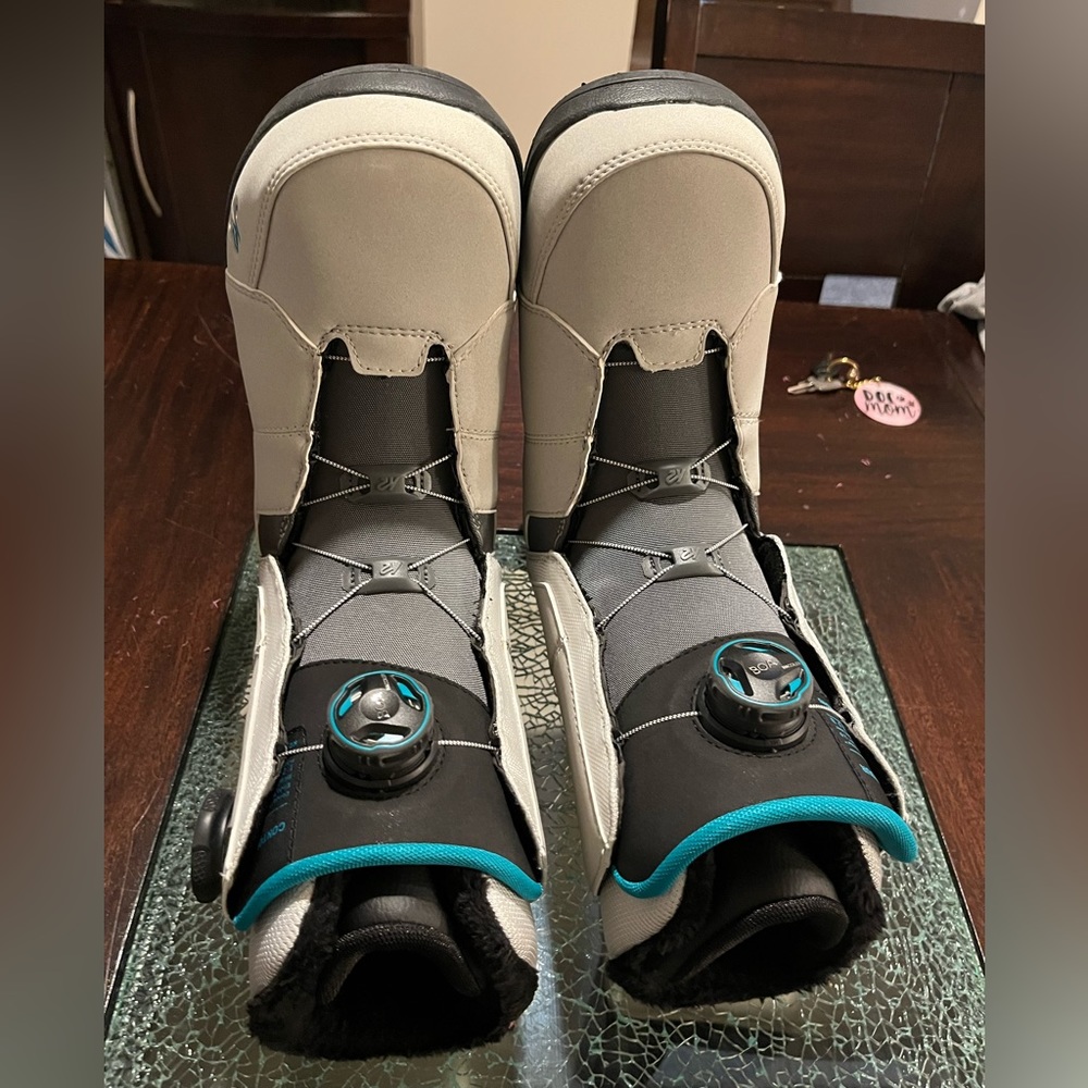 K2 Contour snowboard boots women’s 9.5